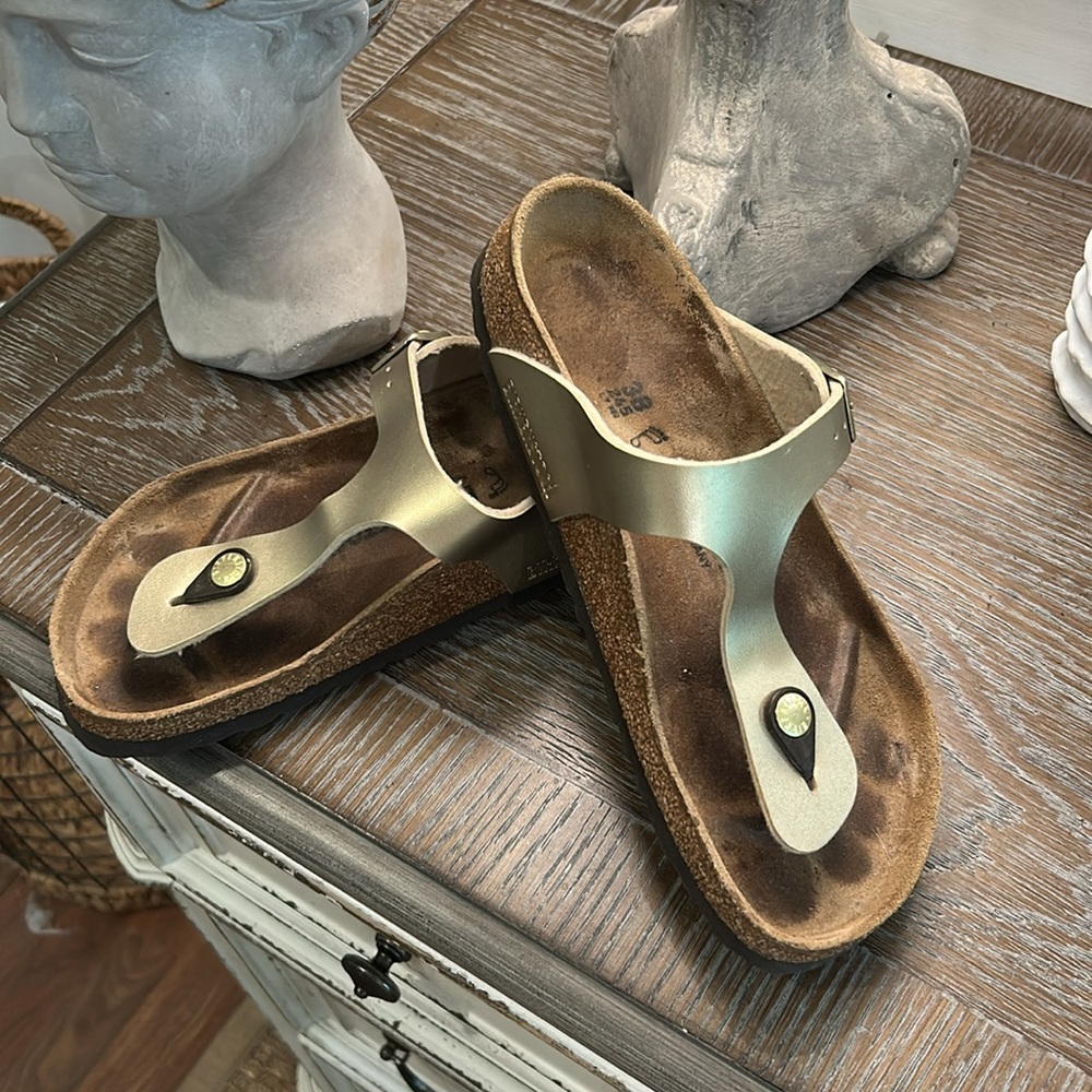 Birkenstock Gizeh Matte Gold - Picture 2 of 4